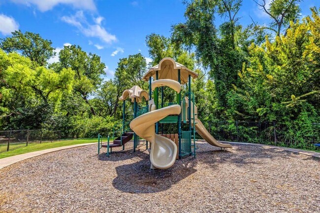 Building Photo - 2453 Cimmaron Dr