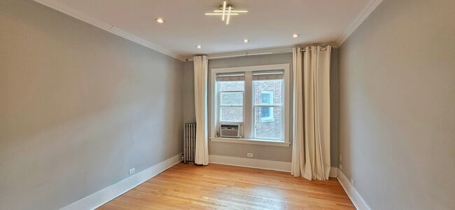 Building Photo - 6049 N Talman Ave