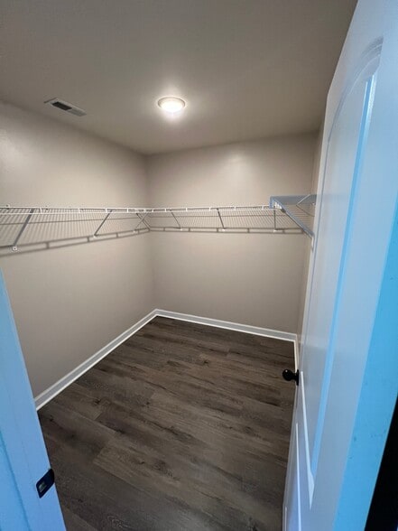 Building Photo - 208 Breakwater Dr