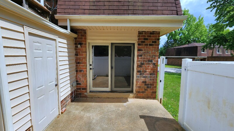 Building Photo - 716 Shawnee Dr