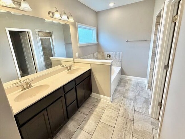 Building Photo - Now Leasing a 4-Bedroom 3 Bath Home In Olive Branch at Stateline