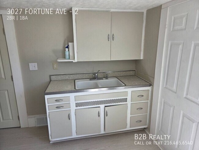 Building Photo - 3027 Fortune Ave