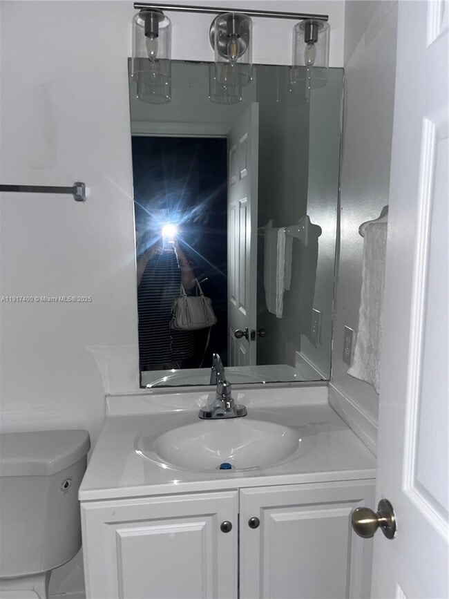 Building Photo - 3355 NE 13th Cir Dr