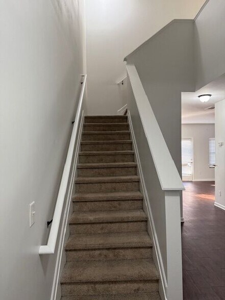 Building Photo - 313 Clover Brook Dr