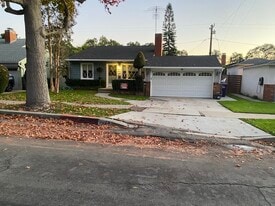 Building Photo - 5828 E Parkcrest St