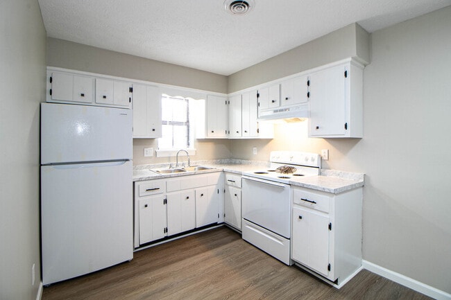 Building Photo - 404 -10 Thompsonville Lane