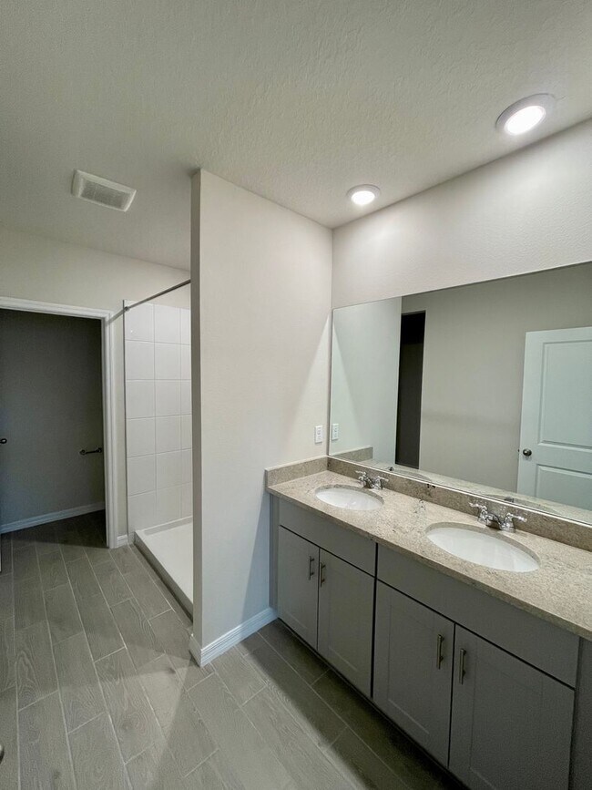 Building Photo - Available NOW! VERY well maintained 4/2 in Monroe Meadows / Wesley Chapel!