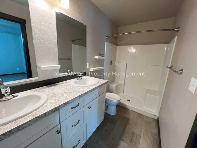 Building Photo - 3 bed house in Crown Pointe subdivision!