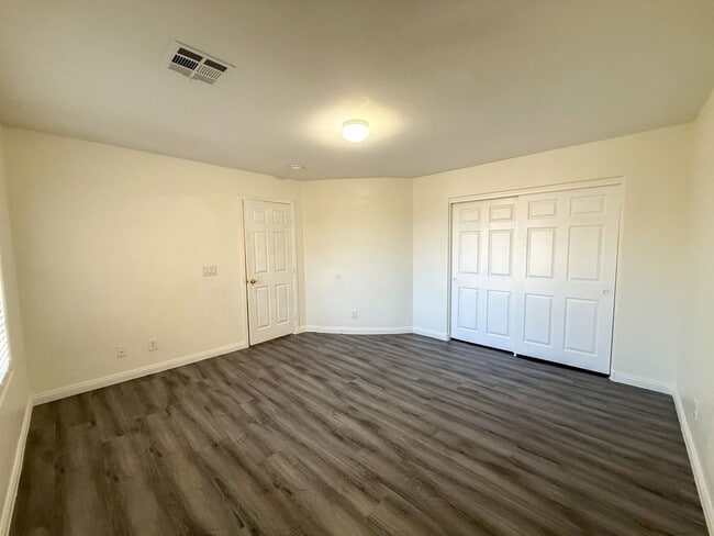 Building Photo - SPACIOUS HOME IN GATED COMMUNITY WITH POOL, RV PARKING & 4-CAR GARAGE!