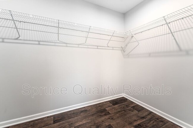 Building Photo - 411 Quick Silver Dr