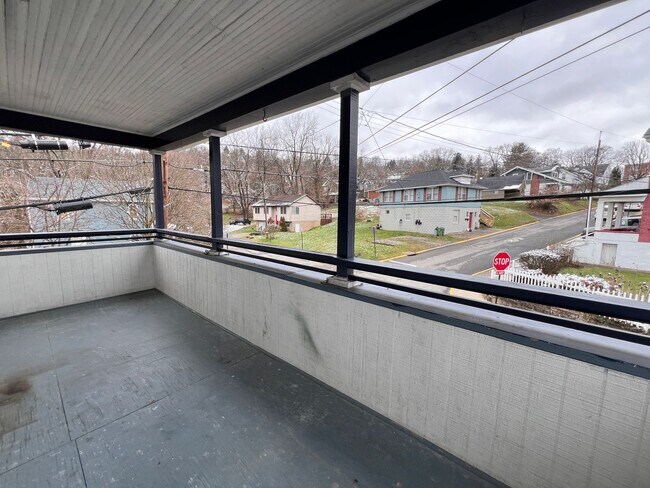 Building Photo - 391 Overdale St