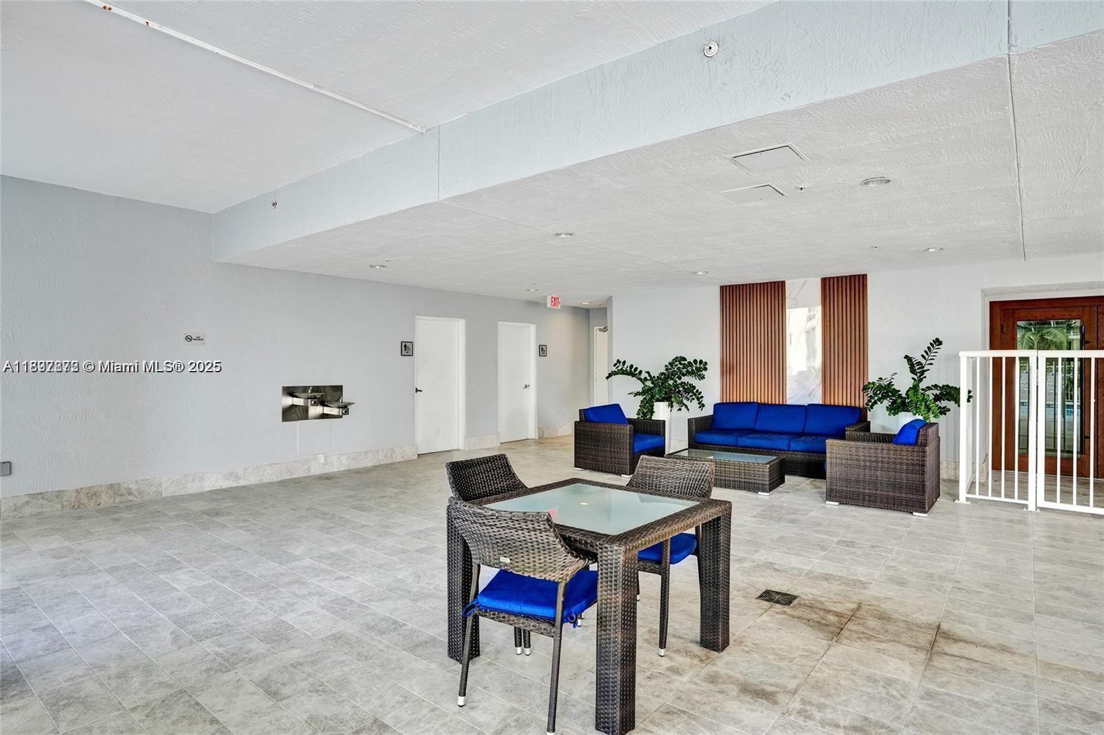 Building Photo - 170 SE 14th St