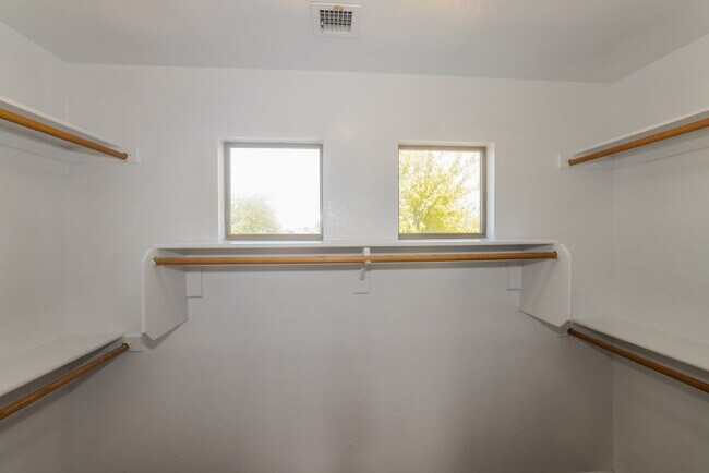 Building Photo - 13833 W Keim Dr