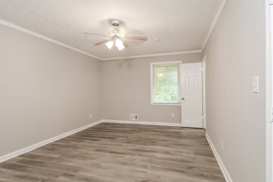 Building Photo - 6378 Valley Brook Dr