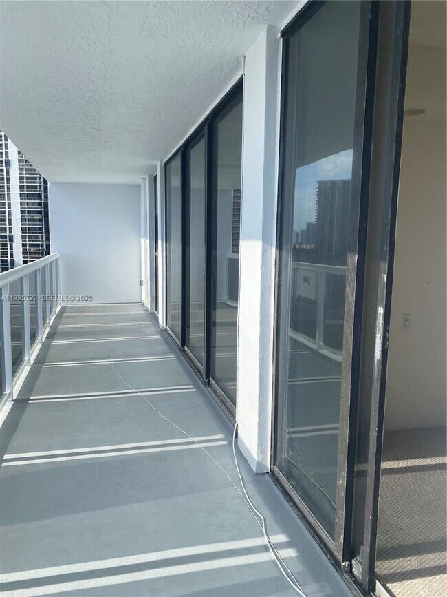 Building Photo - 20515 E Country Club Dr