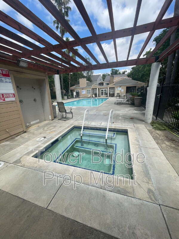 Building Photo - 1019 Dornajo Way
