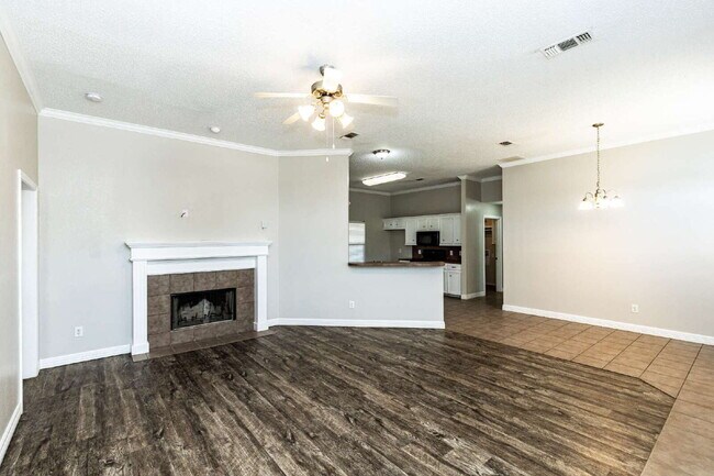 Building Photo - 3 bedroom 3 Bath House plus office