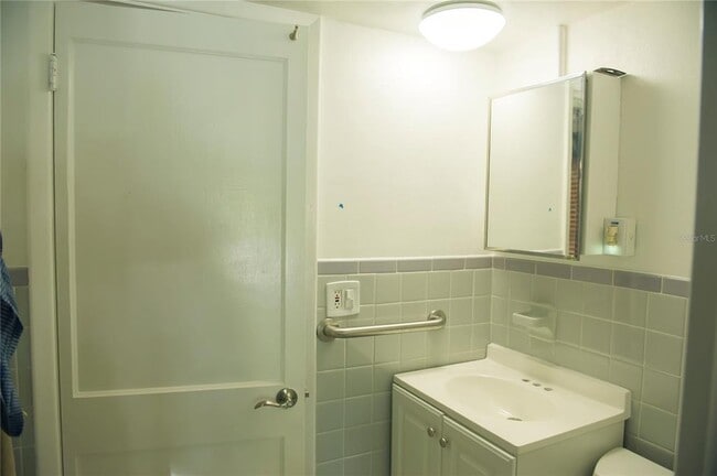 Building Photo - 904 Brookside Dr