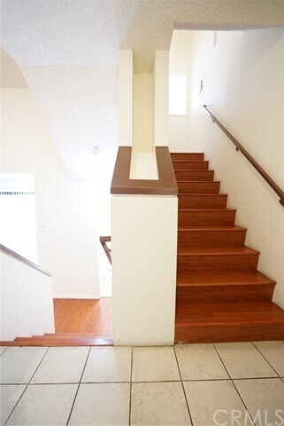 Building Photo - 1012 S Marengo Ave