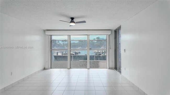 Building Photo - 1700 NW N River Dr