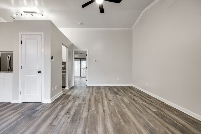 Building Photo - Beautifully remodeled one bedroom, one bath in Lake Wylie Woods!