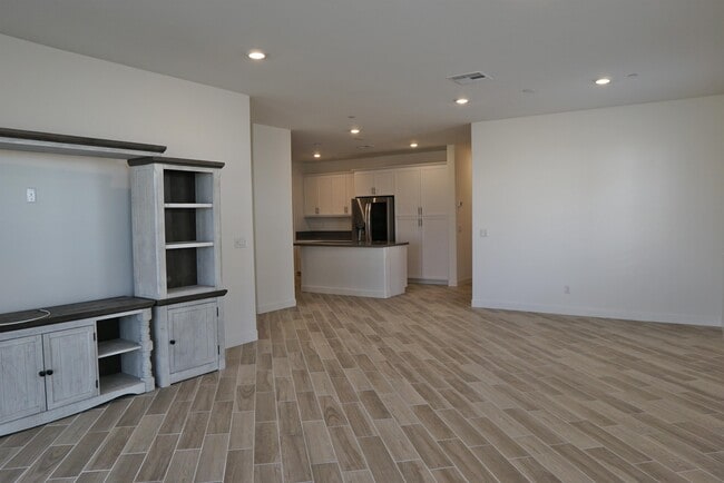 Building Photo - 73528 Cierra St