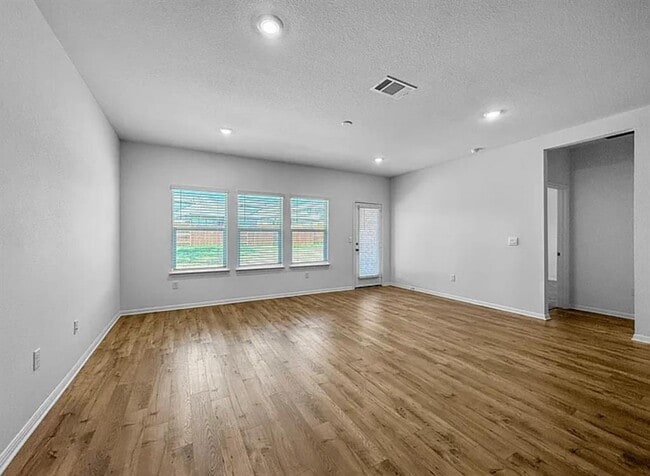 Building Photo - 1941 Crowned Eagle Pass