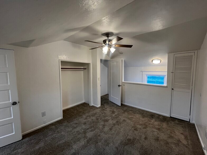 Building Photo - 201 E Eagle St