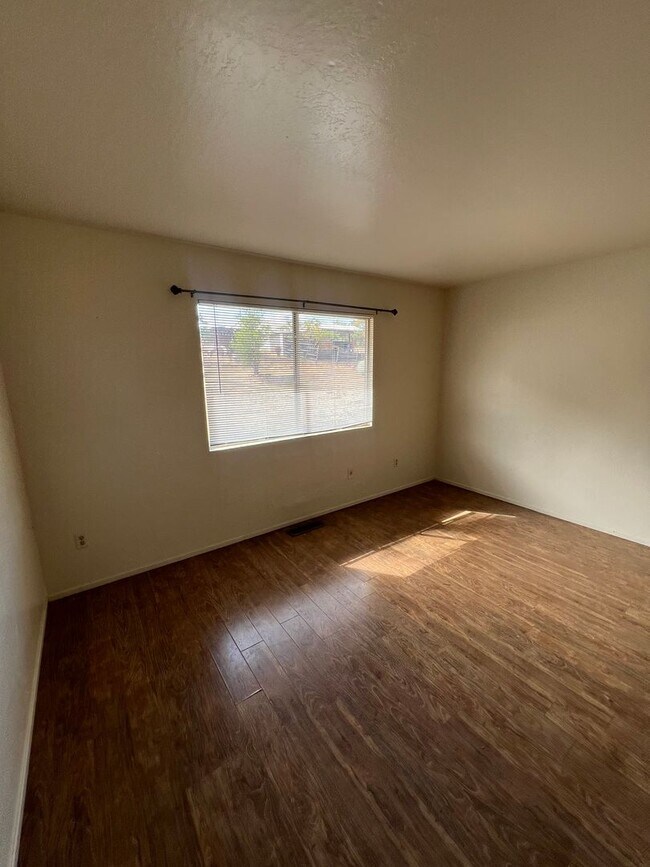 Building Photo - Oroville 4 bed 2 bath 3300sqft country hom...