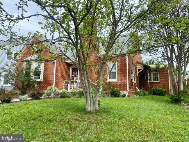 Primary Photo - 134 Montague Ave