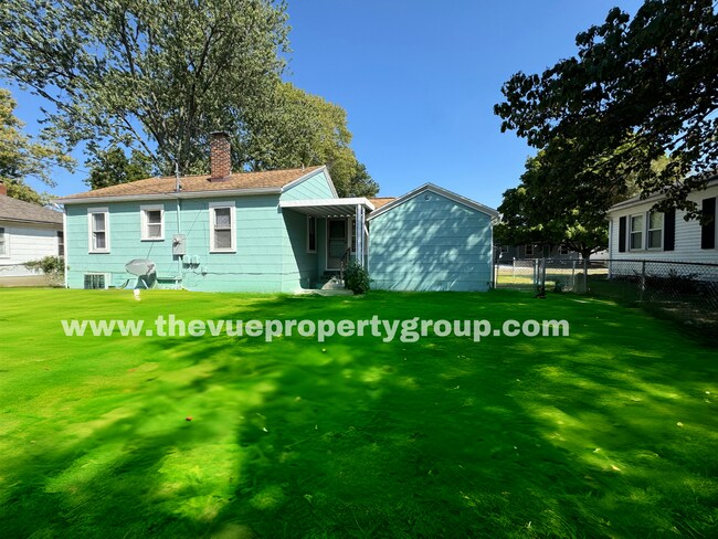 Building Photo - MOVE IN SPECIAL! Move in this November and...