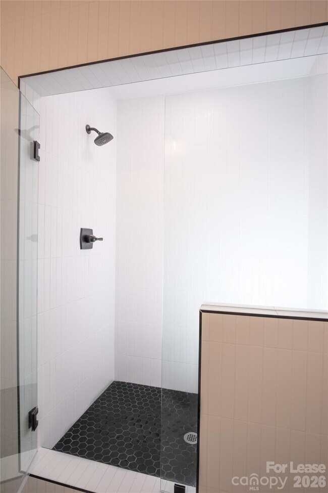 Building Photo - 2133 Southend Dr