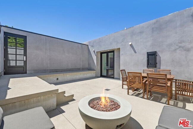 Building Photo - 2235 Gloaming Way