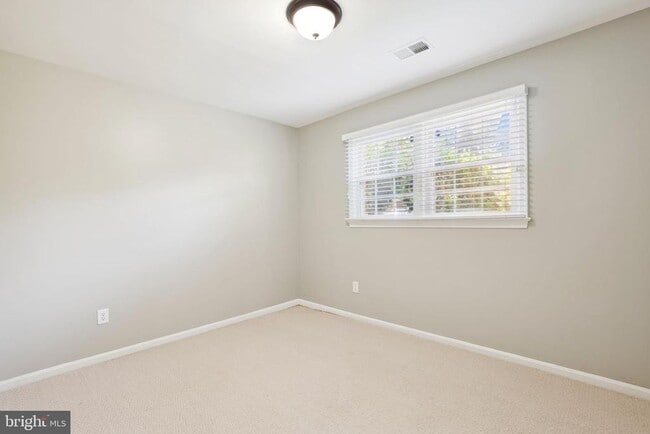 Building Photo - 10150 Village Knolls Ct