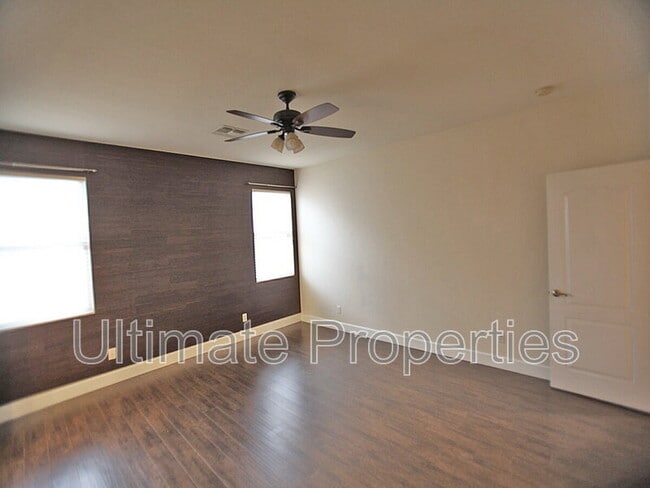 Building Photo - 9229 W Yukon Dr