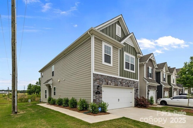 Building Photo - 5207 Maynard Hl Dr