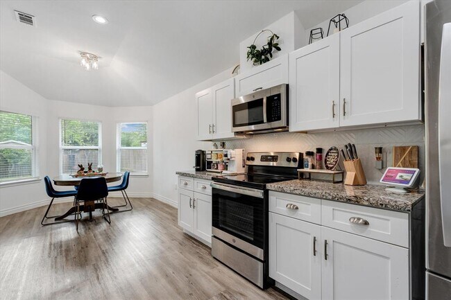 Building Photo - 14986 Indian Hill Trail