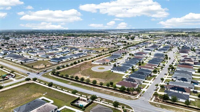 Building Photo - 522 Pentas Ln