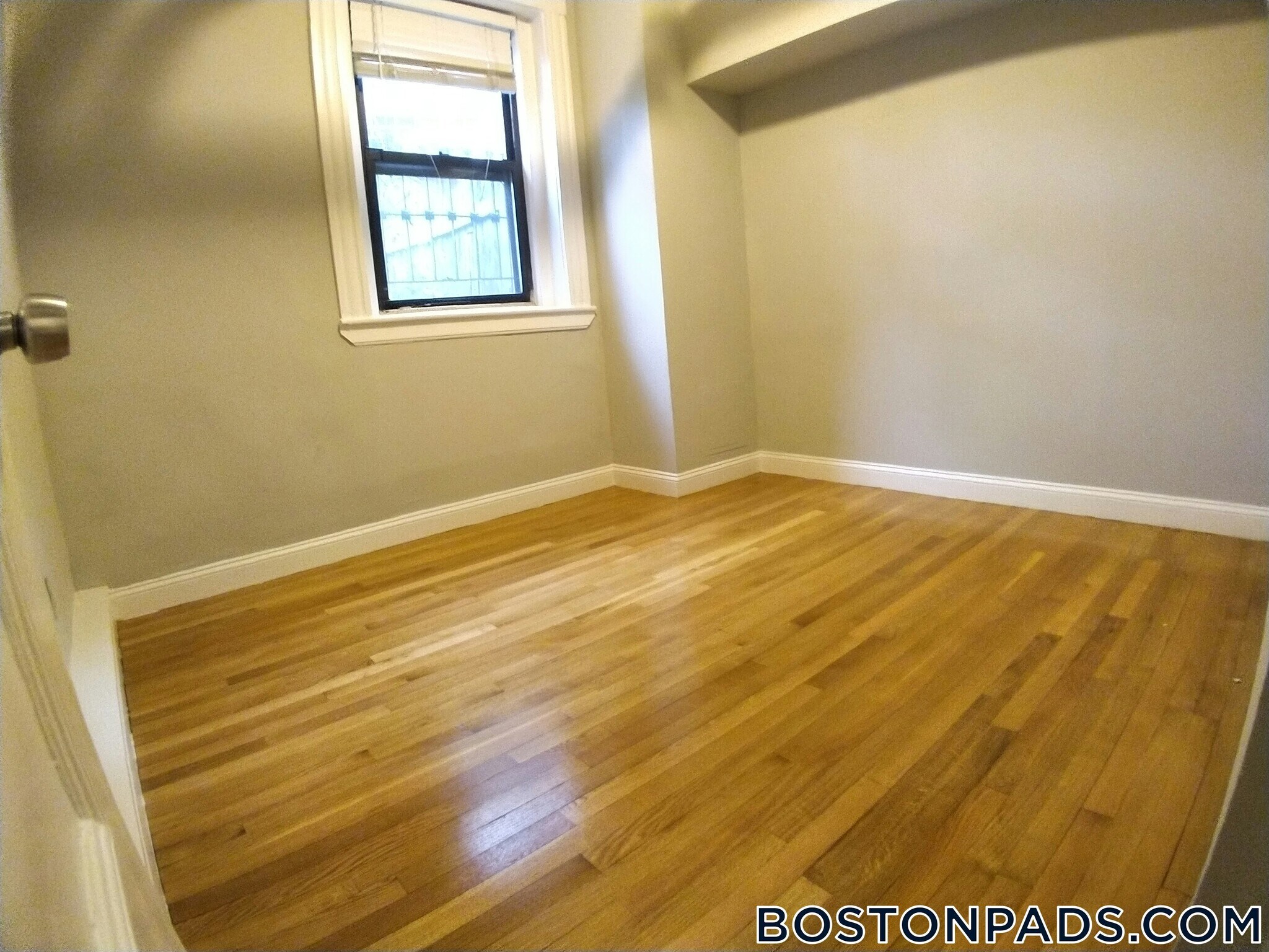 Building Photo - 583 Beacon St