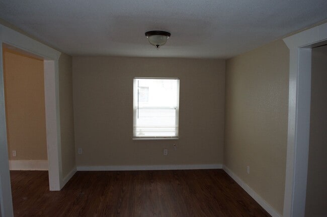 Building Photo - Beautifully Updated 3-Bedroom Home Near Downtown