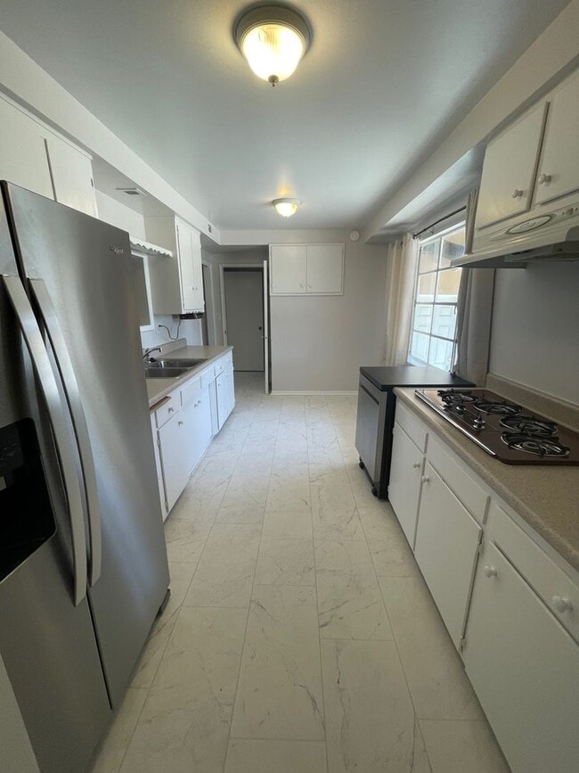 Building Photo - Charming Home on Cul-de-Sac