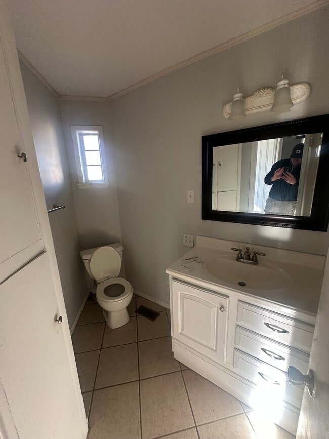 Building Photo - 47 W 5th St