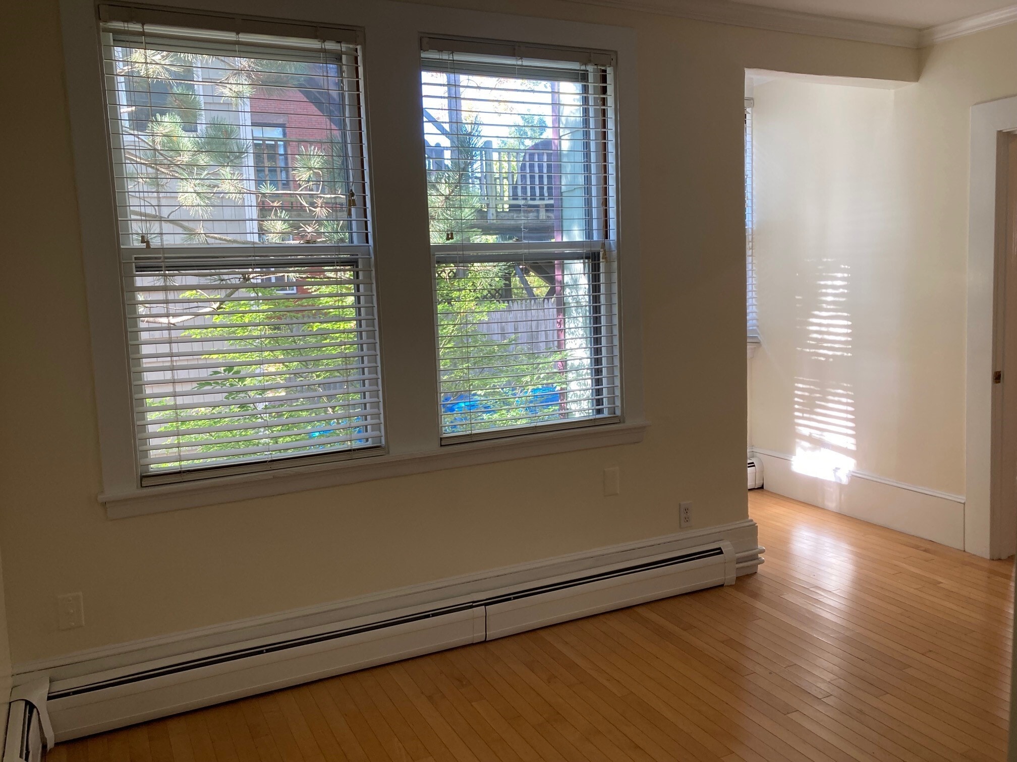 Building Photo - 325 Spring St