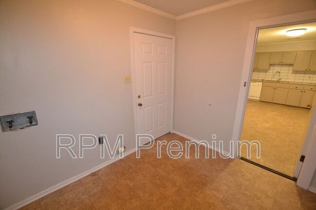 Building Photo - 209 Cypress Dr