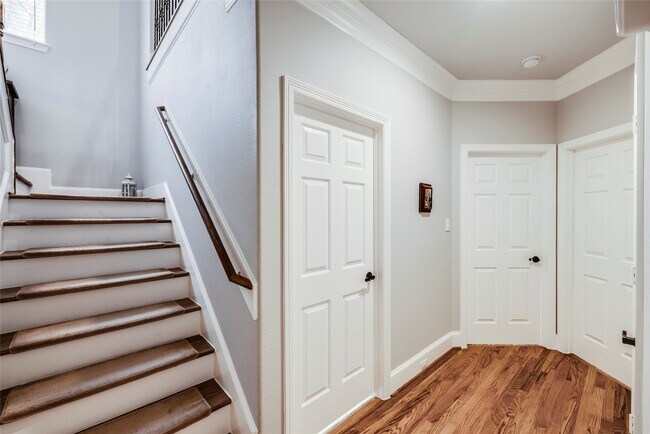 Building Photo - 5212 Washington Ave