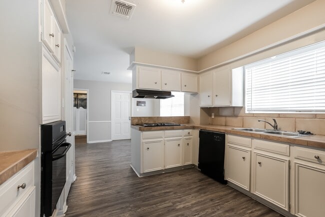 Building Photo - 17415 Rustic Pine Trail