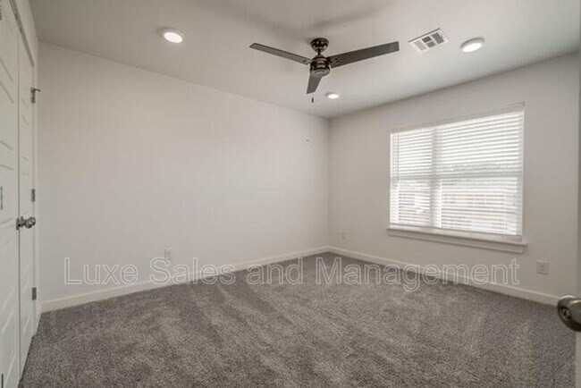 Building Photo - 7901 NW 135th Terrace