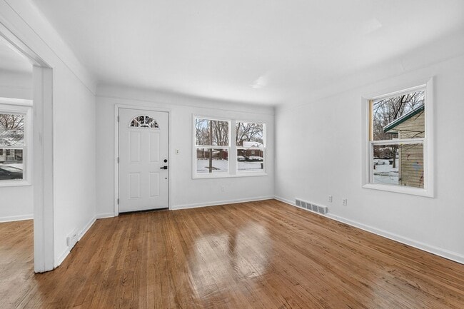 Building Photo - 18525 Westmoreland Rd