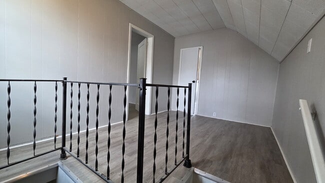 Building Photo - "3 Bedroom Beautifully Updated home on West 81st Street!"