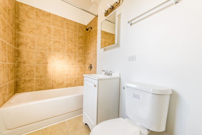 Building Photo - 5100-5104 W Monroe St